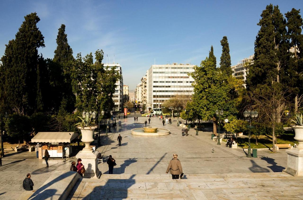 Stylish In Front Of Syntagma Metro Stop For 2 אתונה