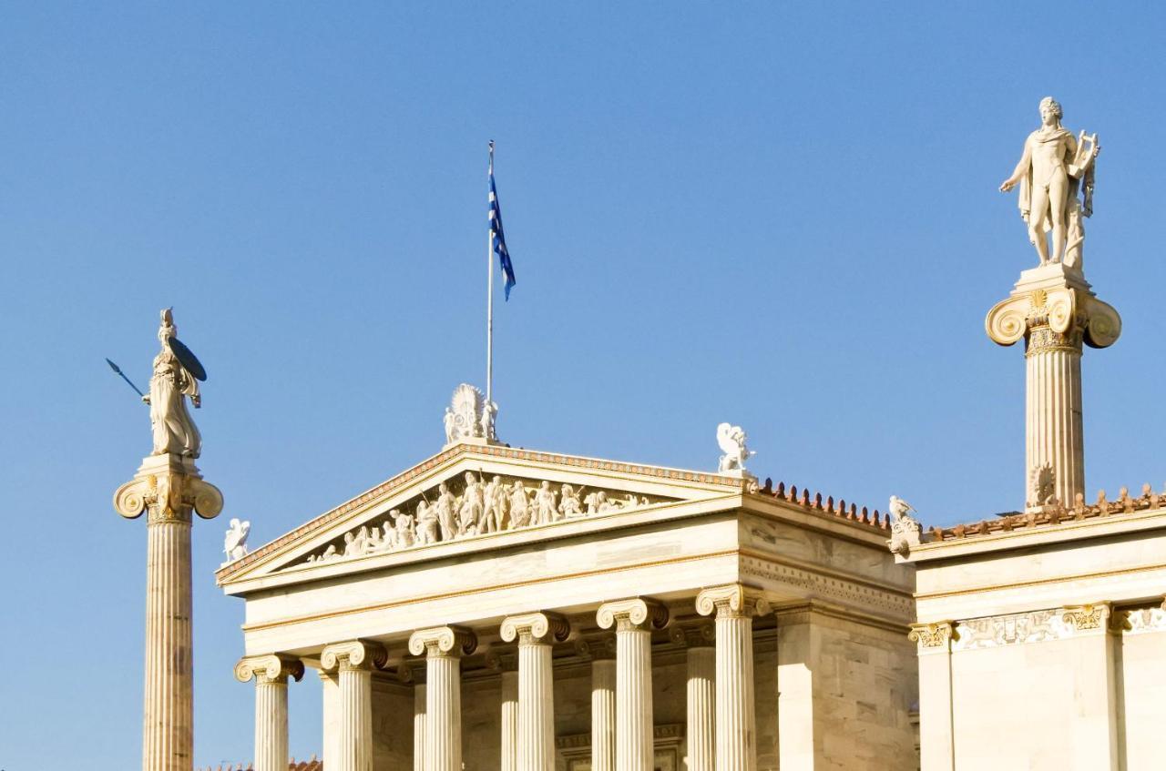 Stylish In Front Of Syntagma Metro Stop For 2 אתונה